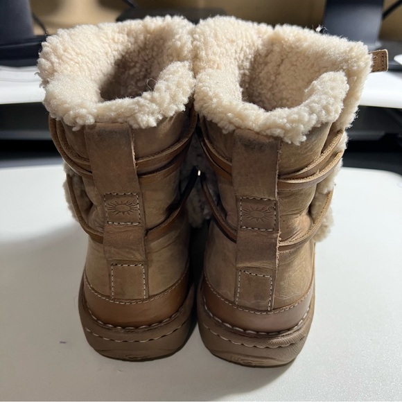 Ladies UGG La Jolla boots S/N 1617 Sz 8 - Picture 2 of 10